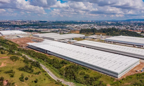 Imagem aérea do galpão da GLP Brasil